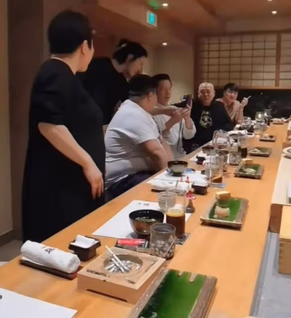 向華強幼子向佑近照曝光,體態臃腫與哥哥向佐差距大,長相似陳嵐