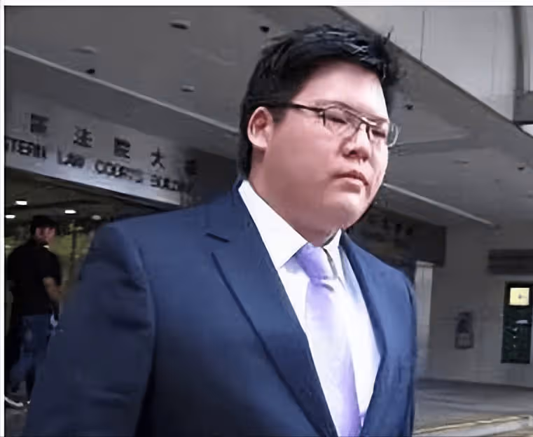 向華強幼子向佑近照曝光,體態臃腫與哥哥向佐差距大,長相似陳嵐