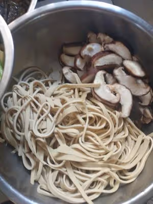 紅油雞丁燴麵