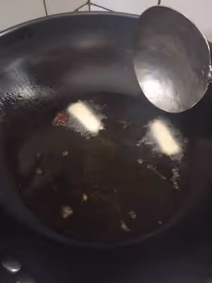 紅油雞丁燴麵