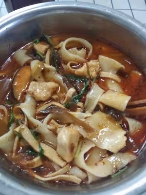 紅油雞丁燴麵