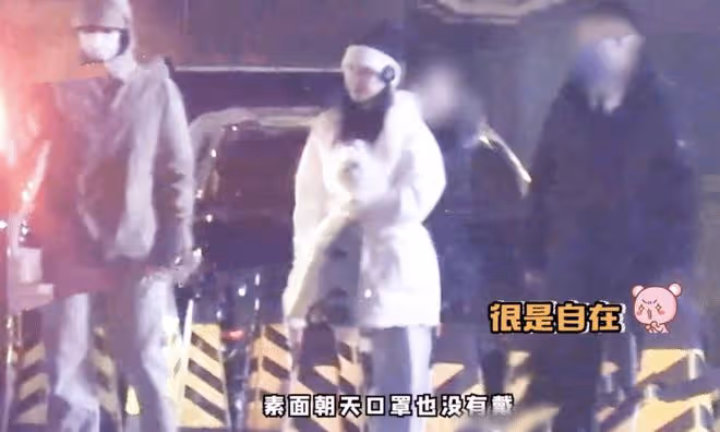 霍思燕一家三口齊現身，嗯哼身高快趕上媽媽，杜江隨地亂扔菸頭