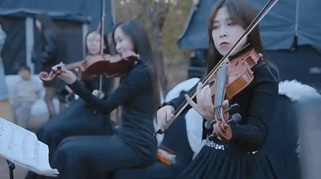 霍思燕一家三口齊現身，嗯哼身高快趕上媽媽，杜江隨地亂扔菸頭