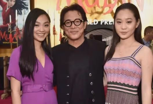 李連杰19歲女兒國外生活優渥，乘私人飛機兜風，與前妻女兒差別大，網嘆：同父不同命