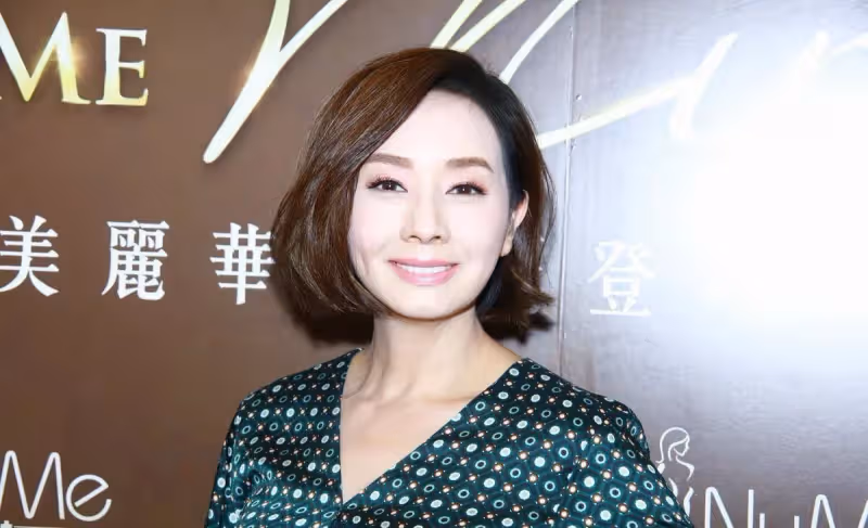 毛舜筠不愧是張國榮唯一想娶的女人，穿印花裙很高級，到老都優雅