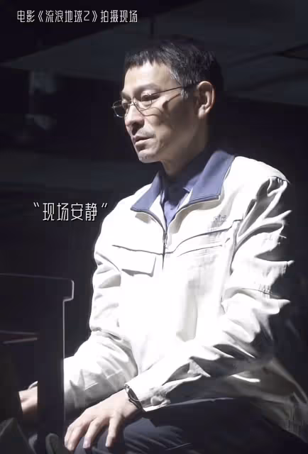61歲劉德華素顏曝光,鬢角斑白滿臉憔悴,拍戲哭到崩潰演技獲贊