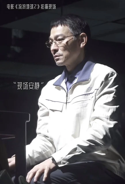 61歲劉德華素顏曝光,鬢角斑白滿臉憔悴,拍戲哭到崩潰演技獲贊