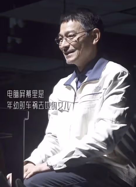 61歲劉德華素顏曝光,鬢角斑白滿臉憔悴,拍戲哭到崩潰演技獲贊