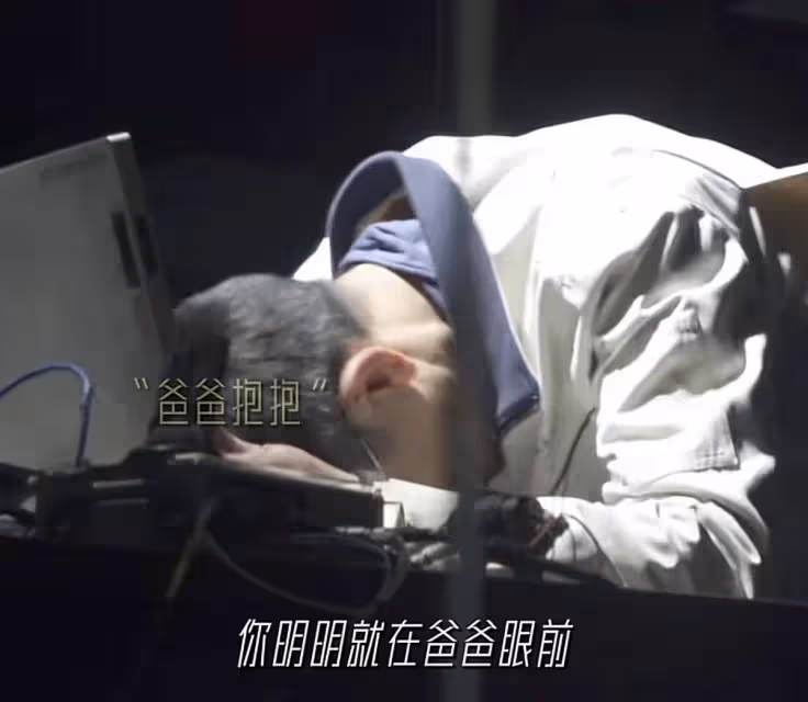 61歲劉德華素顏曝光,鬢角斑白滿臉憔悴,拍戲哭到崩潰演技獲贊