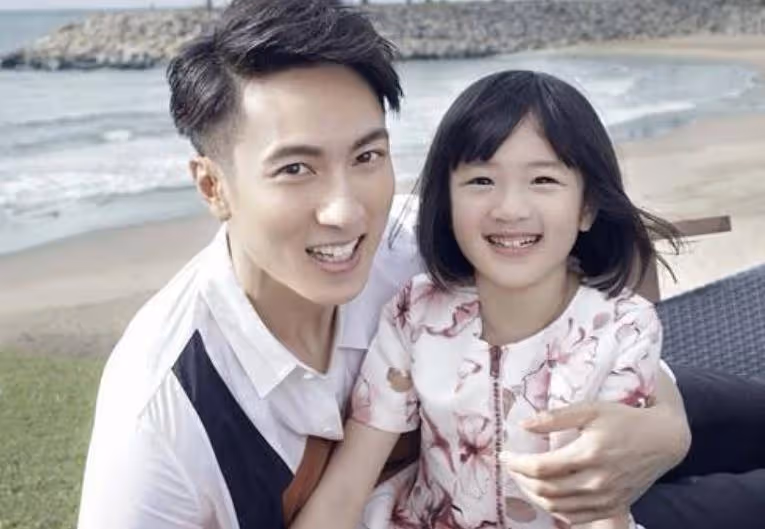 同是「凍齡」男生,吳尊女兒已經夠美了,但是看到賀軍翔的女兒,網友:才知道什麼是女神