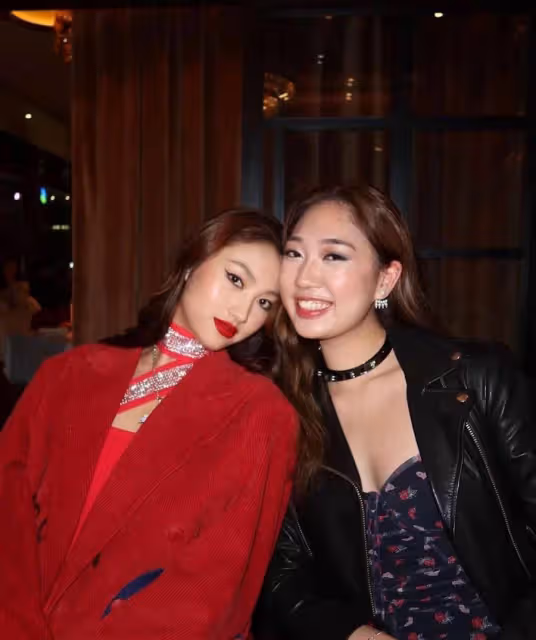 任達華女兒提前慶18歲生日!烈焰紅唇大長腿,渾身散發熟女氣質