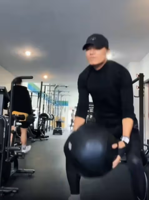 苗僑偉離開加拿大回國,返TVB宣告正式復工,子女繼續留國外發展