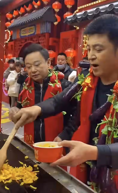 遼寧春晚彩排!孫濤邵峰擺攤炒土豆、鞏漢林瘦成皮包骨、馮鞏憔悴