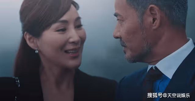 《廉政狙擊》50歲還要獻身,卓太太的代價,才是方家晴被排斥的關鍵