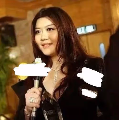 向太直播向華強全程陪伴，鮮有人知他還有個被稱為珠寶女王的女兒