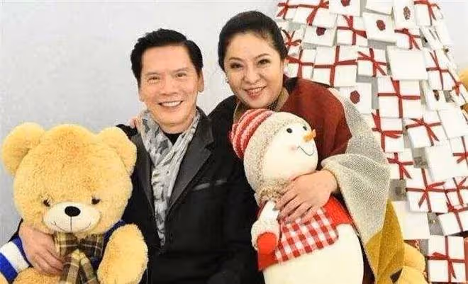 向太直播向華強全程陪伴，鮮有人知他還有個被稱為珠寶女王的女兒