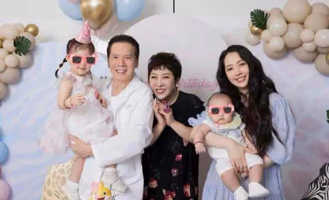 吉祥物人形立牌?向太直播一晚上賣3億背後,是為向佐郭碧婷鋪路