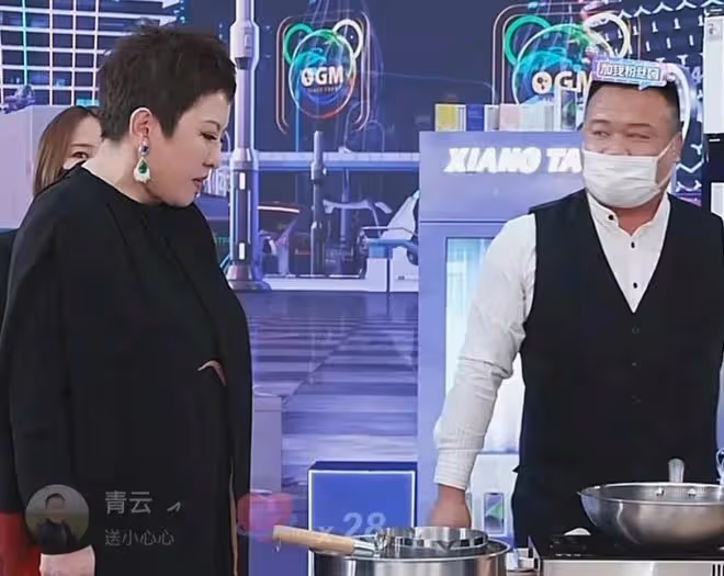 吉祥物人形立牌？向太直播一晚上賣3億背後，是為向佐郭碧婷鋪路