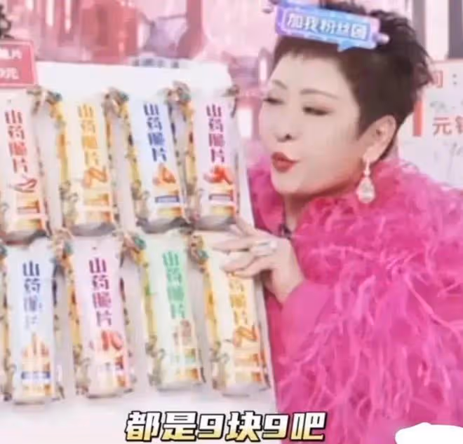 吉祥物人形立牌？向太直播一晚上賣3億背後，是為向佐郭碧婷鋪路