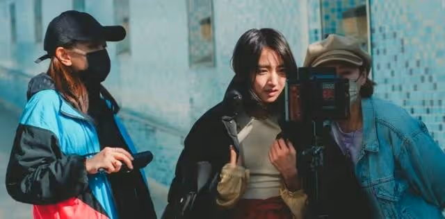 勇闖影壇!知名港圈女神愛女入行連拍5戲,更與影帝張家輝有合作