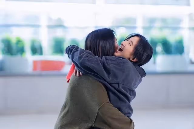 勇闖影壇!知名港圈女神愛女入行連拍5戲,更與影帝張家輝有合作
