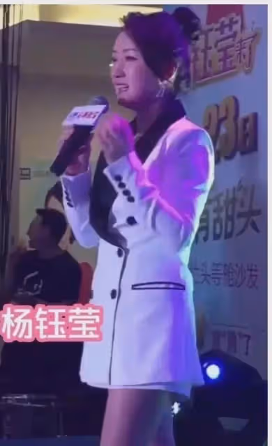 逆境重生!她是「玉女掌門人」紅極一時 今51歲「落魄到工地賣唱」網友:不可憐「豪宅頂樓有花園」
