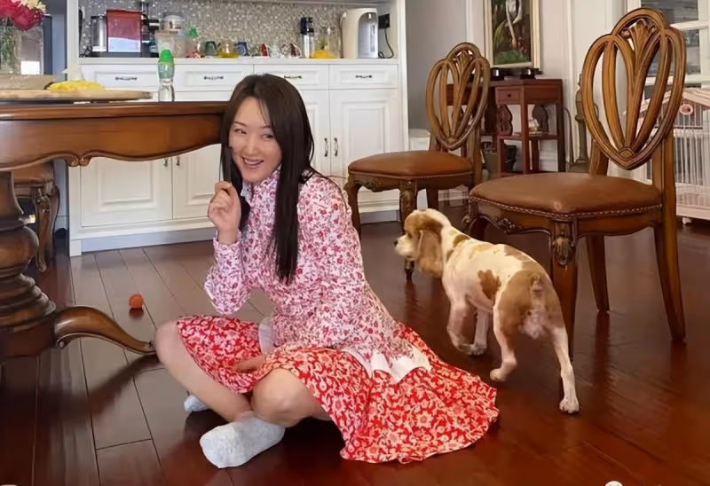 逆境重生!她是「玉女掌門人」紅極一時 今51歲「落魄到工地賣唱」網友:不可憐「豪宅頂樓有花園」