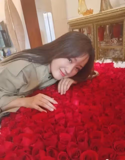 逆境重生!她是「玉女掌門人」紅極一時 今51歲「落魄到工地賣唱」網友:不可憐「豪宅頂樓有花園」