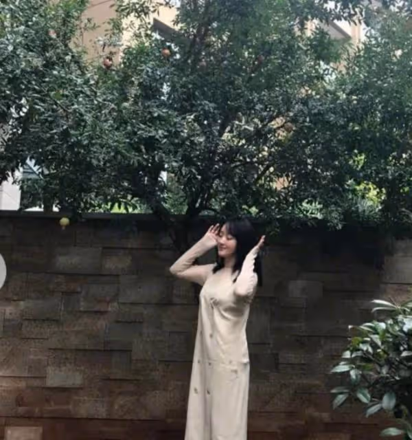 逆境重生!她是「玉女掌門人」紅極一時 今51歲「落魄到工地賣唱」網友:不可憐「豪宅頂樓有花園」