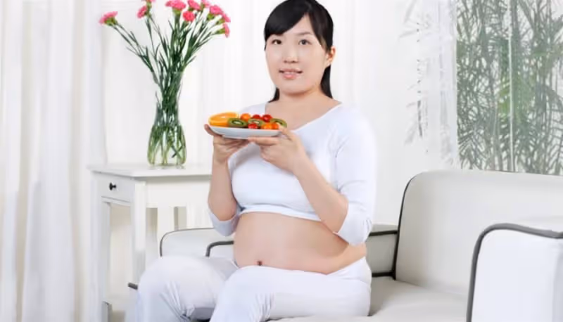 22歲準媽媽的「孕婦餐」紅了,孕期無人伺候,只能自己做懶人飯,網友卻說:不值得心疼!