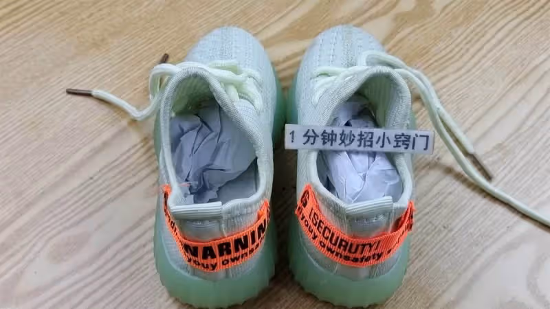 買了20年鞋才知道,鞋盒裡的那團白布紙,作用居然這麼大,後悔扔了那麼多,早知早受益