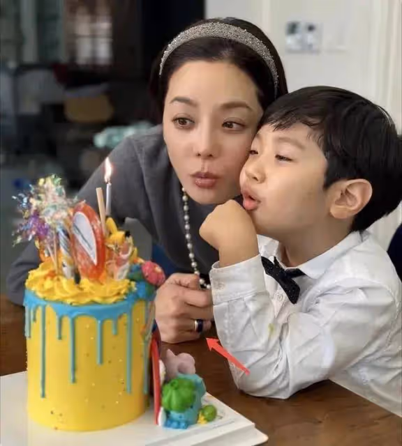 演員高梓淇母親新冠病逝,來世還做您兒子,臨終前想見在韓國孫子
