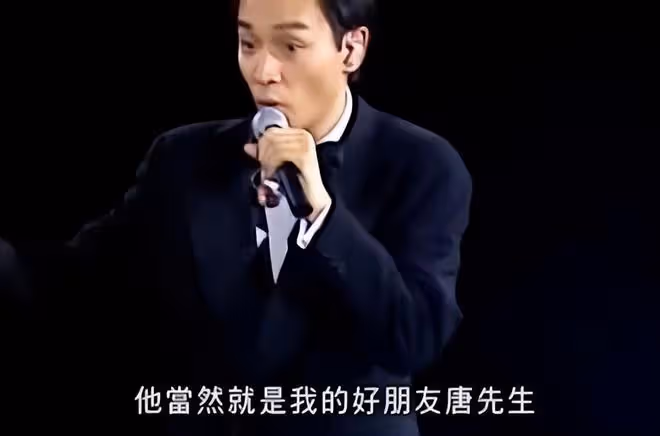 63歲唐鶴德冬至曬與張國榮昔日合影，兩人聖誕樹前互相依偎很般配