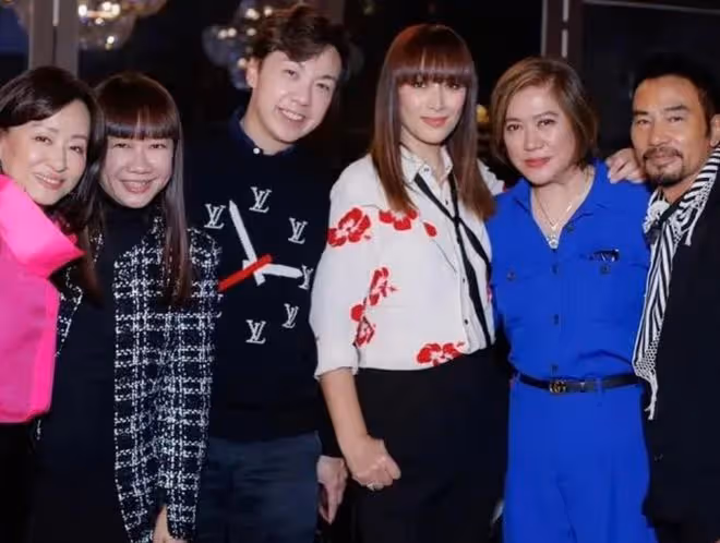 任達華陪妻女到馬爾地夫度假，享受陽光與海灘，住水上別墅太愜意