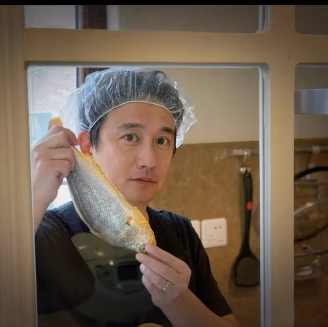黃磊確診新冠胃口超好，吃完餃子吃蛋糕，自嘲感染的是「乾飯株」