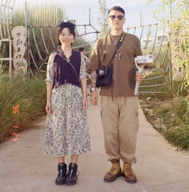 黃雅莉零點為丈夫慶生，向老公送上香吻，兩人相愛超18年甜蜜如初