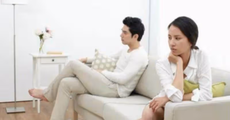 我出國工作1 年後回家，看到老婆匆忙要扔的垃圾，我想離婚
