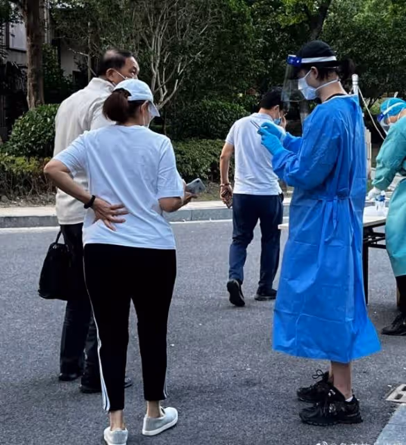 陳露取保候審一年期滿，霍尊代言人發文曝進展：這一年沒白煎熬