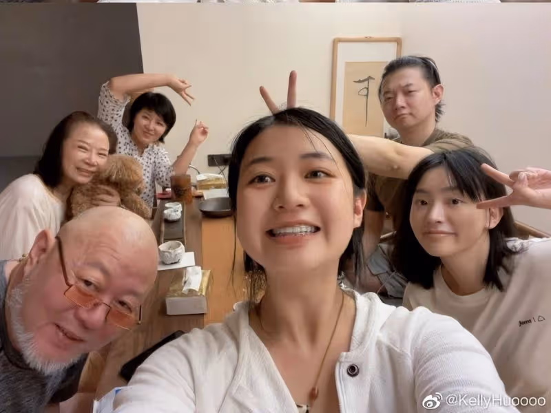 陳露取保候審一年期滿，霍尊代言人發文曝進展：這一年沒白煎熬