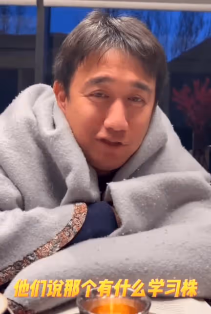 黃磊自曝確診新冠，自嘲感染「乾飯株」，眼神疲憊說話聲音沙啞
