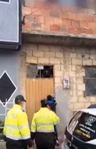 哥哥是父母！11歲男孩「獨自養活3個弟弟」直到家裡傳來哭聲，員警上門才發現真相，懂事讓人佩服