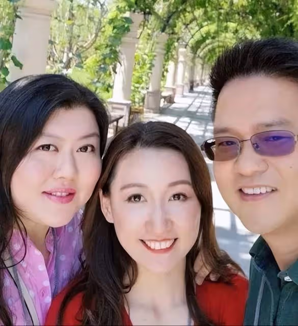 向華強前妻丁佩：李小龍死在她的房間，女兒向詠恆是「珠寶女王」
