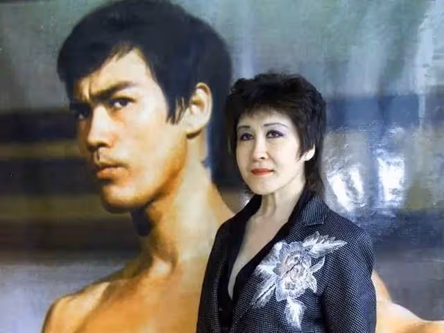 向華強前妻丁佩：李小龍死在她的房間，女兒向詠恆是「珠寶女王」