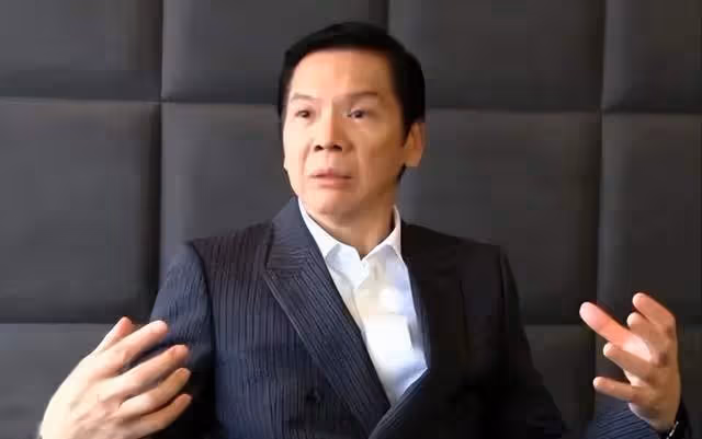 向華強前妻丁佩：李小龍死在她的房間，女兒向詠恆是「珠寶女王」