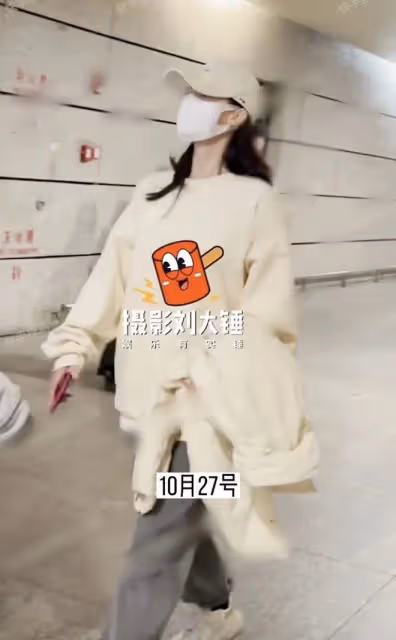 張雲龍戀情疑曝光，住在鍾楚曦家裡多日，兩人曾在海邊互動很甜