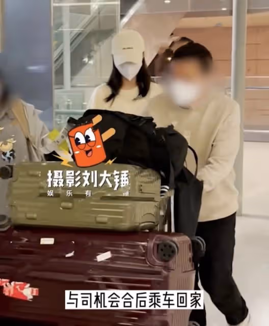 張雲龍戀情疑曝光，住在鍾楚曦家裡多日，兩人曾在海邊互動很甜
