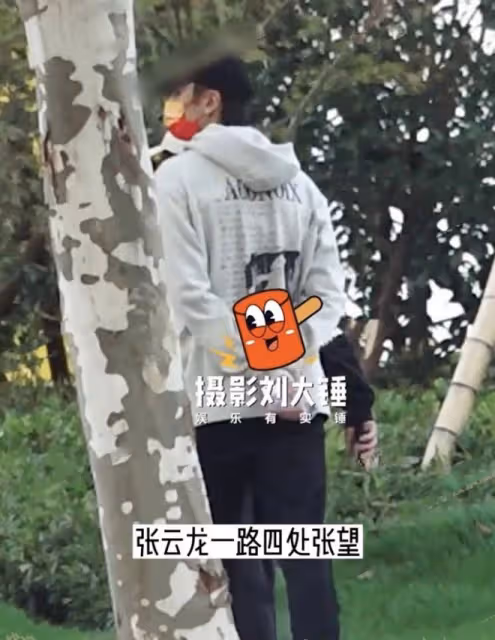 張雲龍戀情疑曝光，住在鍾楚曦家裡多日，兩人曾在海邊互動很甜