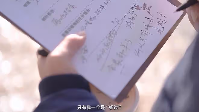 李亞鵬全家新冠康復，海哈金喜曬一家三口互動照，女兒越來越漂亮