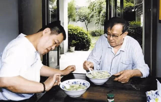 謝晉幼子謝佳慶新冠離世，二哥與大哥早年病逝，父親生前最寵阿四