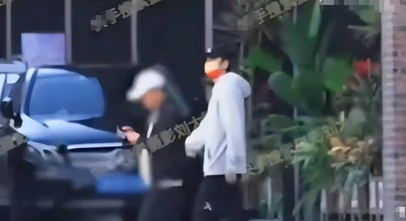 張雲龍與鍾楚曦疑因戲生情，男方借宿女方家多日，還親自下廚做飯